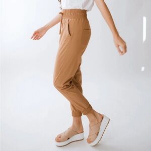 Albion Destination Joggers
Pants Sand Camel Tan
Brown Size S.